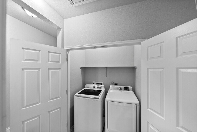 Building Photo - 170 Tedder St