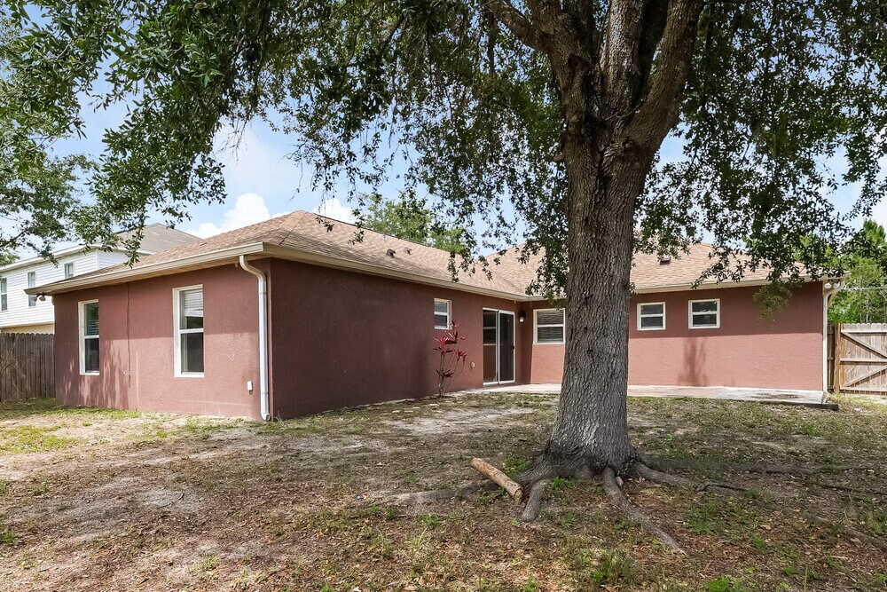 Building Photo - 742 Paris Dr