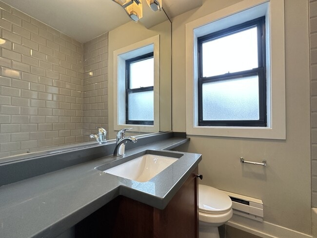 Building Photo - 555 W Arlington