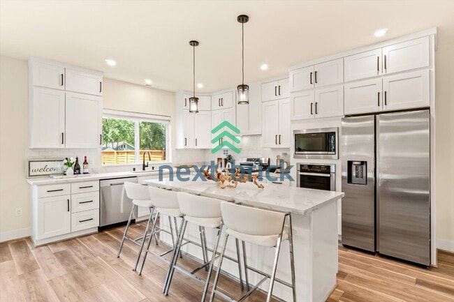 Building Photo - Spacious 3-Bed Home with 2.5 Baths in Prime Bothell Location – 2500 Sq Ft of Comfort!