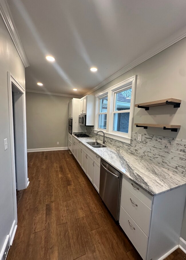 Building Photo - Stunning Historic Home - Sheffield, AL