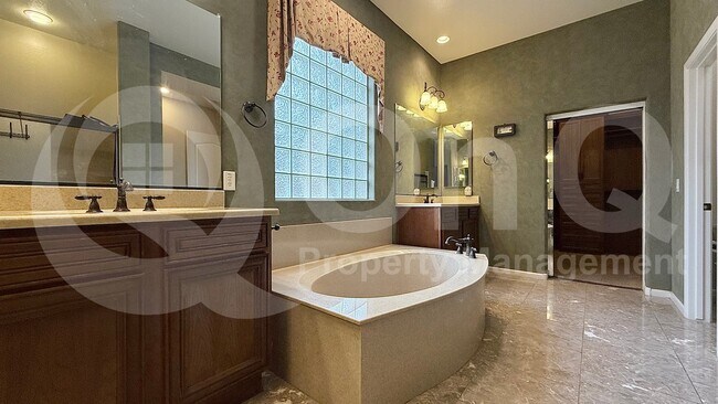 Building Photo - 28978 N 70th Dr