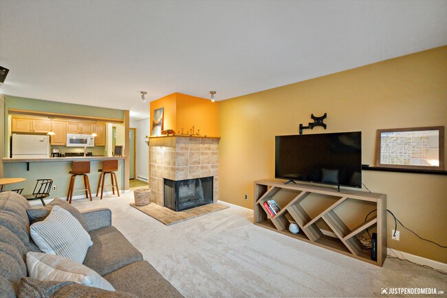 Building Photo - Executive Style Condominium