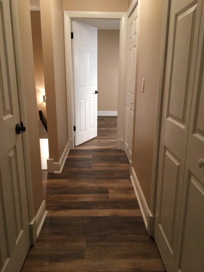 Building Photo - 294 W Towne Pl