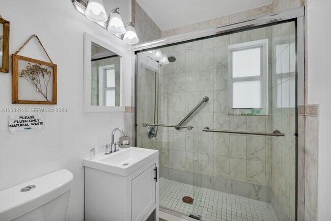 Building Photo - 1031 NE Little River Dr