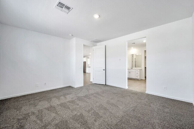 Building Photo - 3104 Bee Trl
