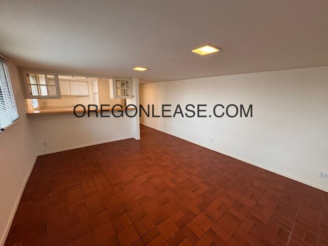 Primary Photo - Large One bedroom downtown Eugene Apartment