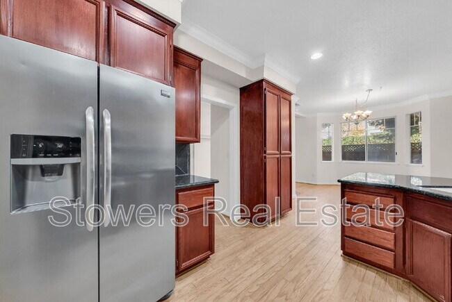 Building Photo - 424 Sutton Cir