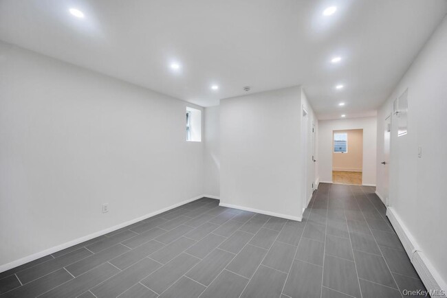 Building Photo - 26 Ravine Rd