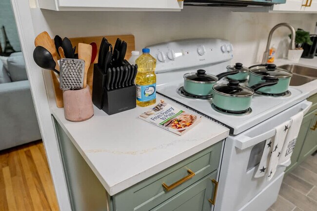 Building Photo - 4989 Randlett Dr