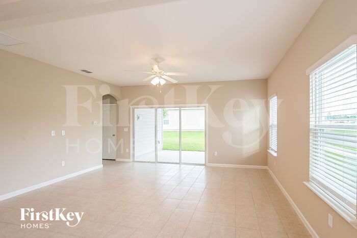 Building Photo - 10852 Ventnor Ave