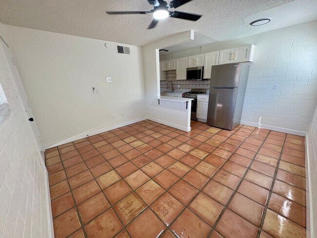 Building Photo - 817 S Melody Ln