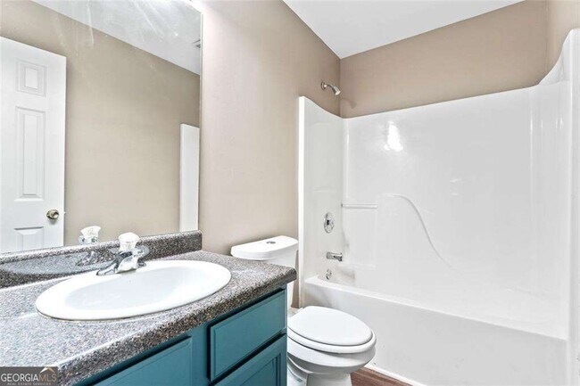 Building Photo - 930 Hall St NW