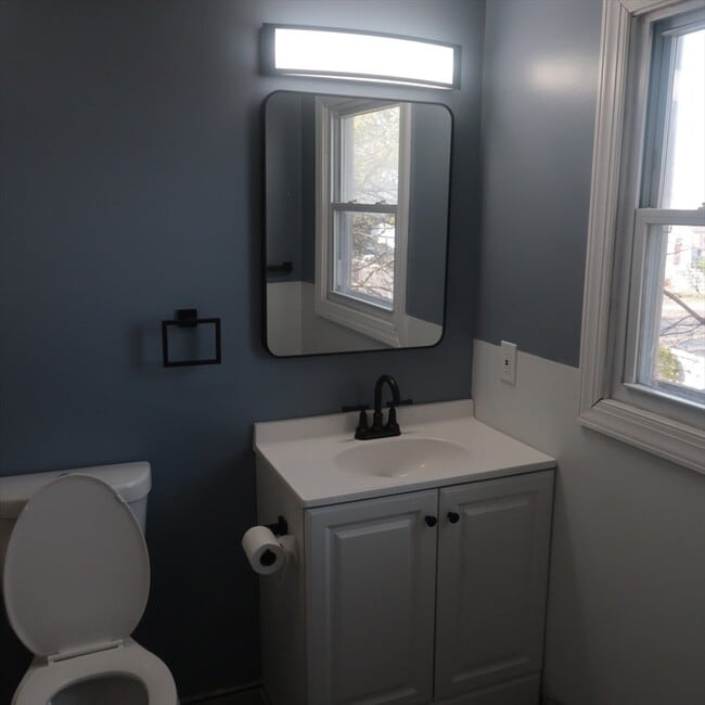 Building Photo - 54 Ballard St