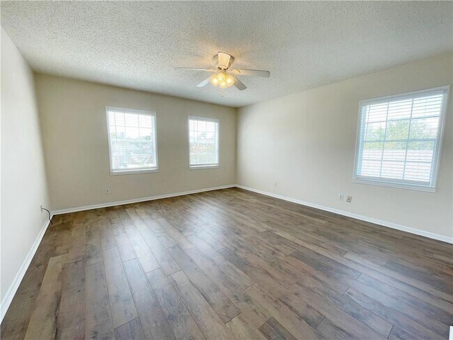 Building Photo - 109 Silverwood Dr