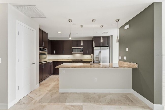 Building Photo - 100 S Eola Dr