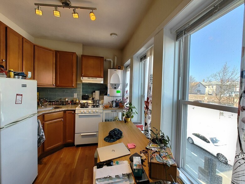 Building Photo - 1056 Cambridge St