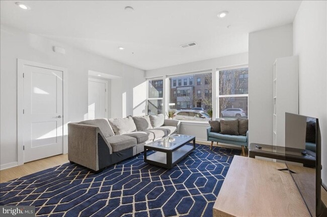 Building Photo - 13538 Sayward Blvd