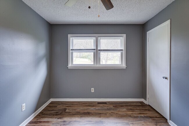 Building Photo - Newly Renovated 3 Bedroom Rental in Johnso...