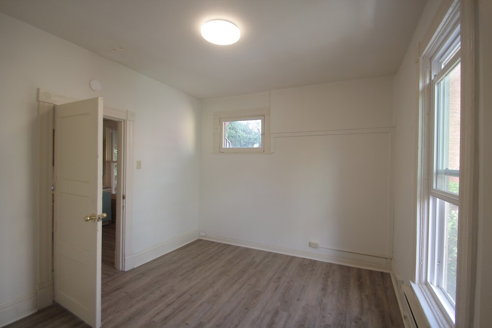 Building Photo - 429 Kelly Ave