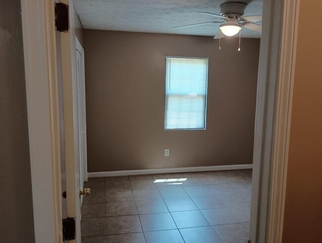 Building Photo - 405 Santa Fe Trail