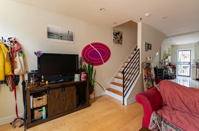 Building Photo - Two Bedroom Point Breeze Townhouse