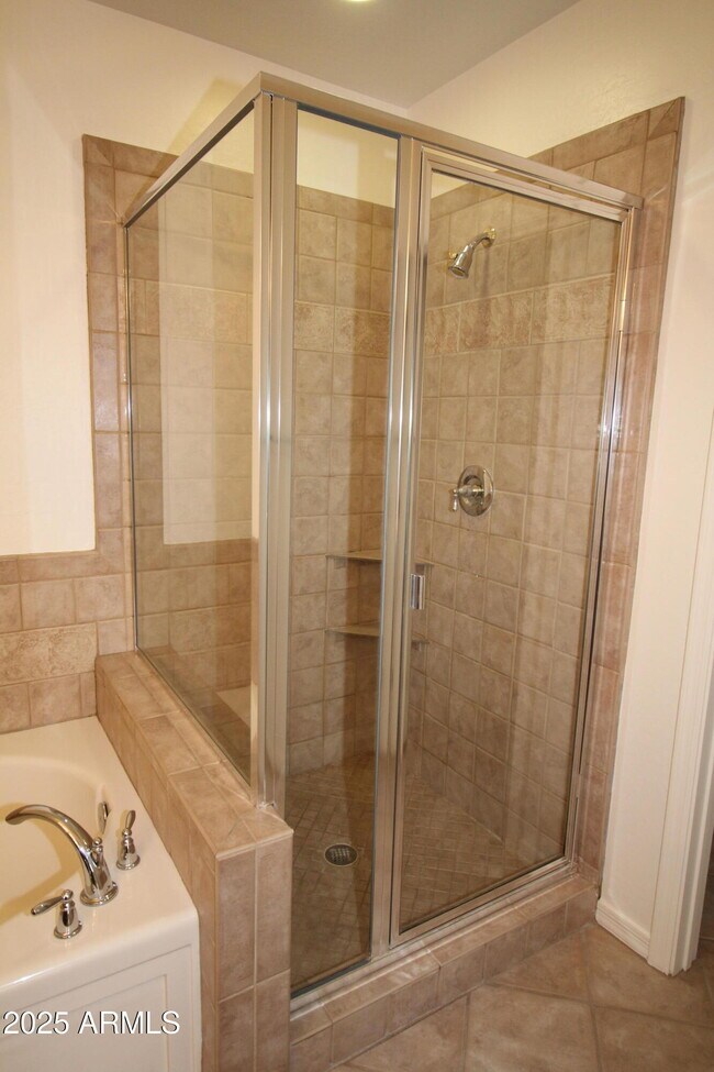 Building Photo - 11000 N 77th Pl