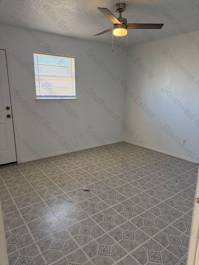 Building Photo - Duplex in Texico, NM