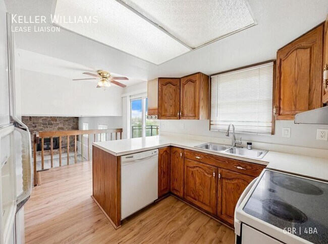 Building Photo - 6990 Snowbird Dr