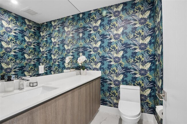Building Photo - 17550 Collins Ave