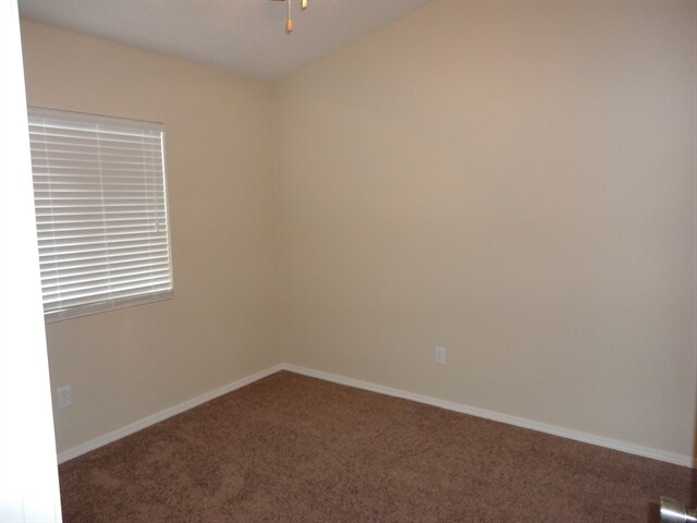 Building Photo - 6301 Vaughn Dr NE