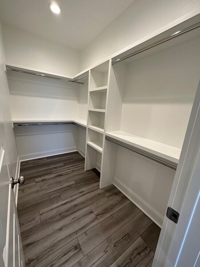 Building Photo - 1522 Sere St