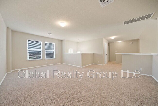 Building Photo - 437 Kings Way