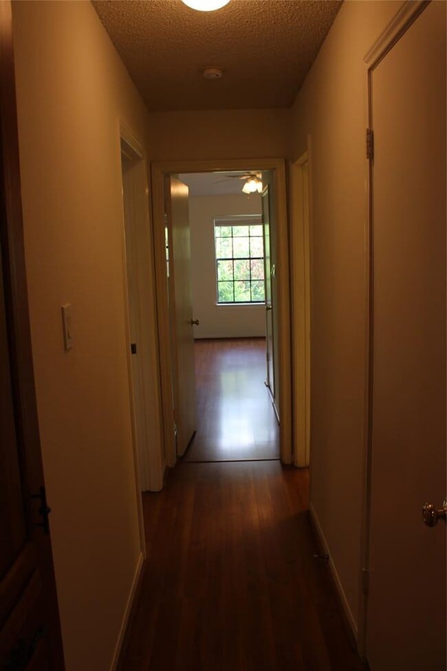 Building Photo - 203 E 31st St