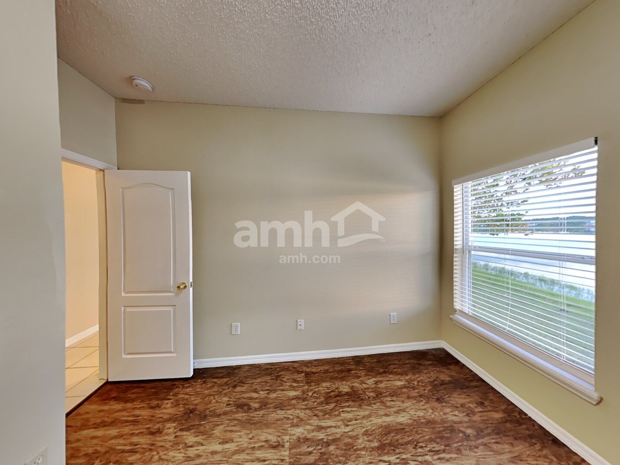 Building Photo - 4470 Waterside Pointe Cir