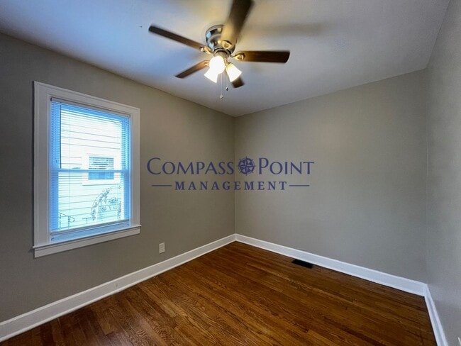 Building Photo - 4 bed 2 bath in Castlewood Park area/ Loud...