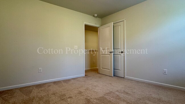 Building Photo - 473 Esthwaite Dr SE