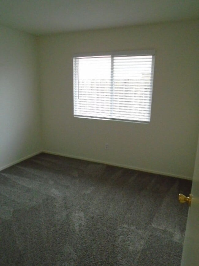 Building Photo - 2378 Roualt St