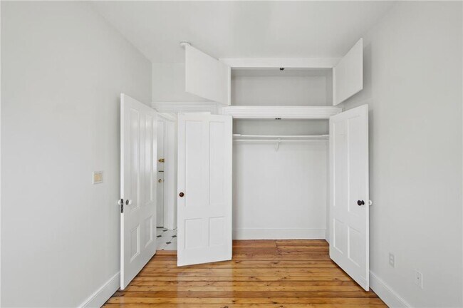 Building Photo - 686 Hope St