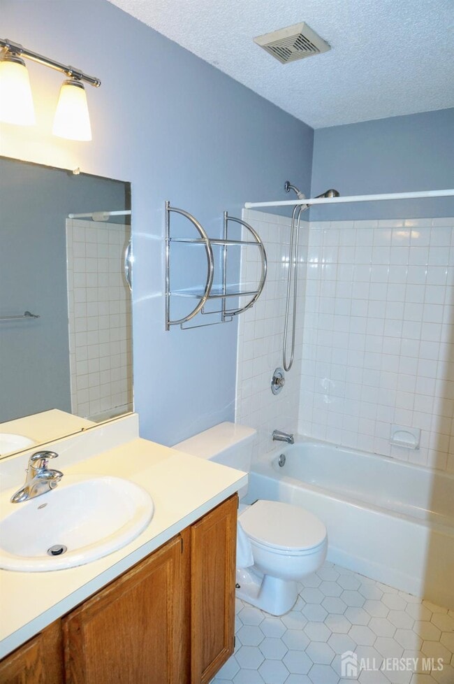 Building Photo - 62 Colleen Ct