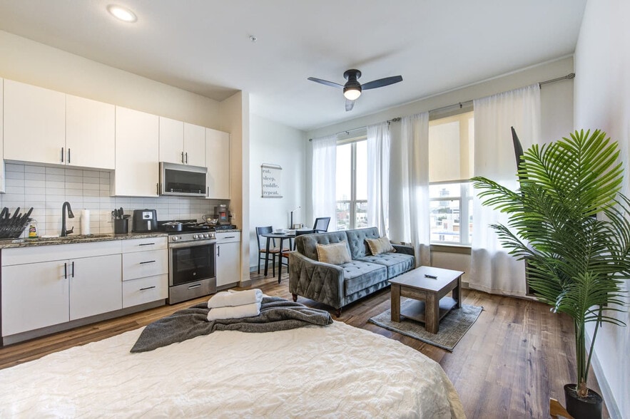 Building Photo - 1111 Shepherd Dr