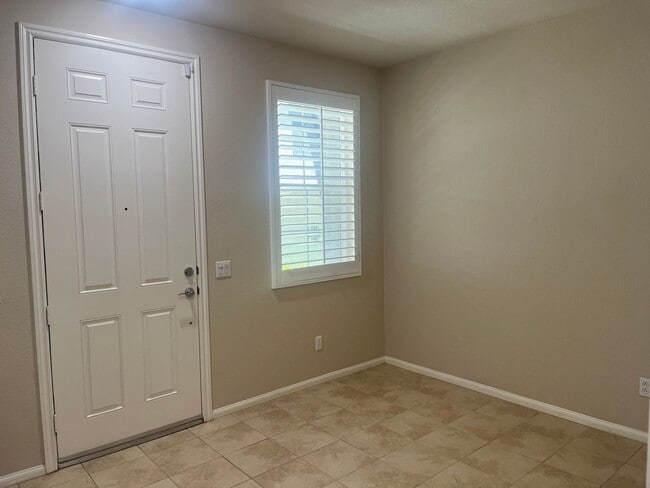 Building Photo - 2bd/2.5ba Townhouse with A/C in San Elijo ...