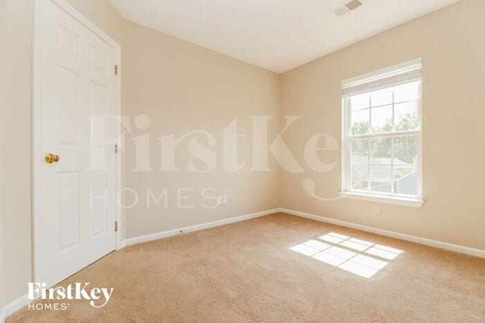 Building Photo - 110 Larkspur Dr
