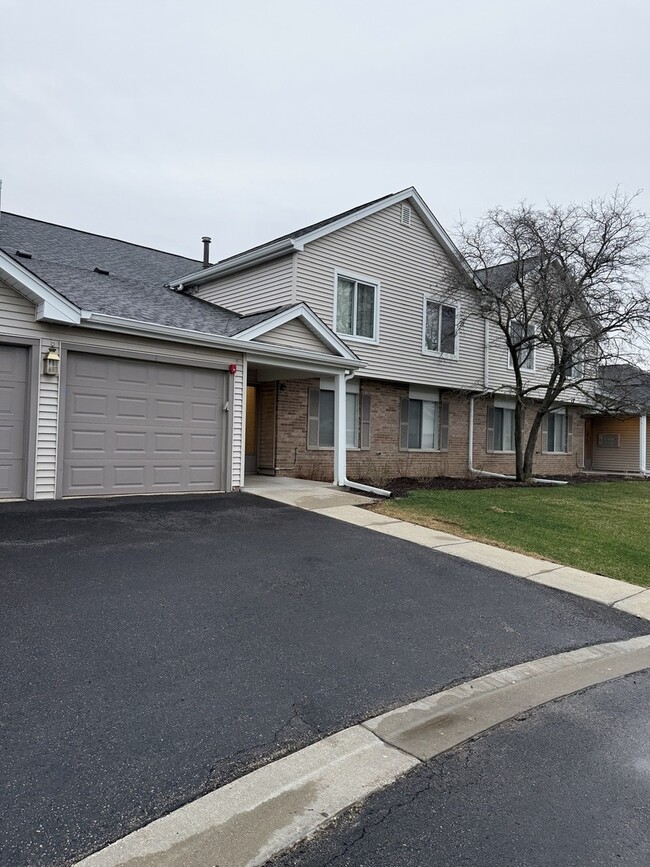 Building Photo - 7040 Remington Ct