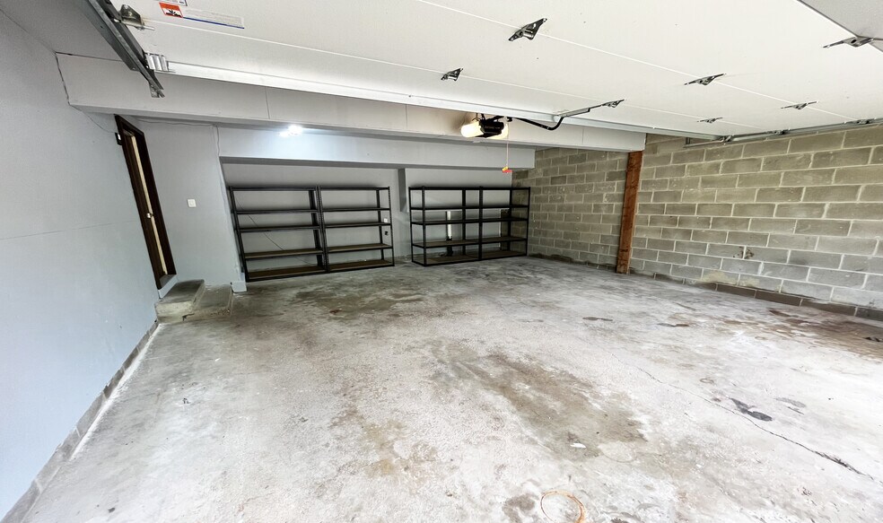 Building Photo - 3881 Polk St NE
