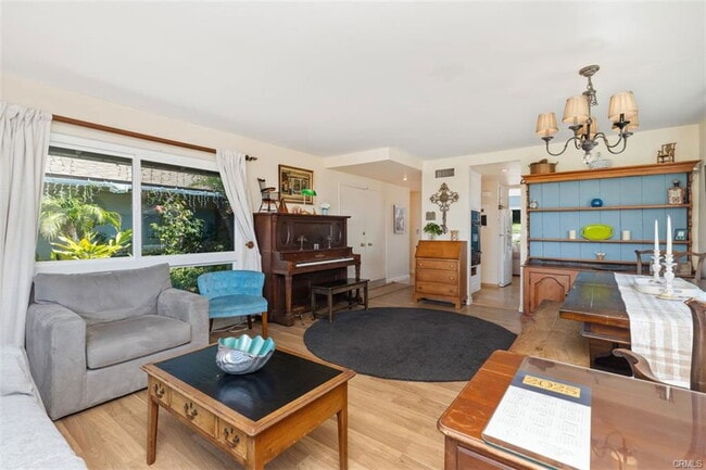 Building Photo - 3068 Zell Dr