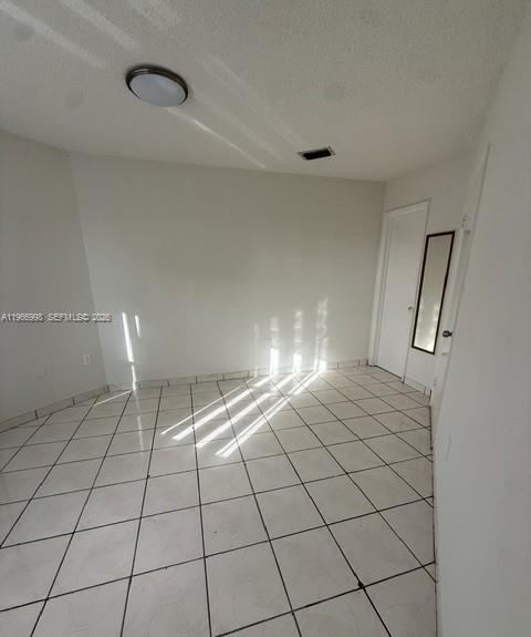 Building Photo - 660 W Park Dr