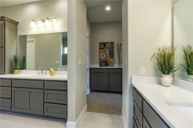Building Photo - 511 Woodside Ter
