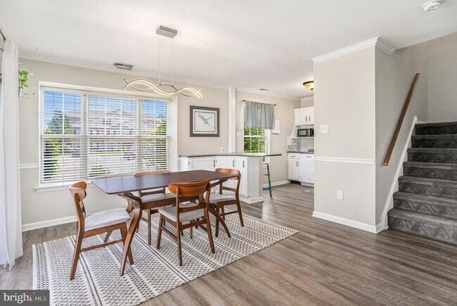 Building Photo - 5905 Drawbridge Ct