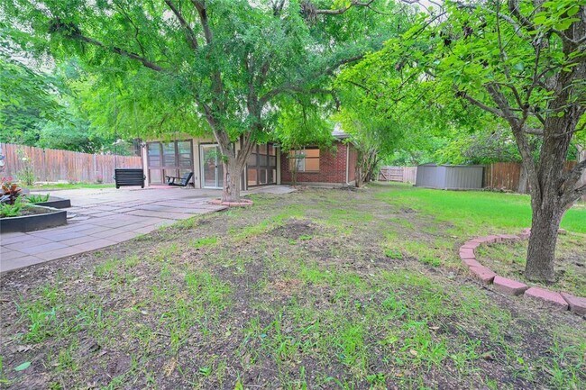 Building Photo - 910 Rocking Spur Cove